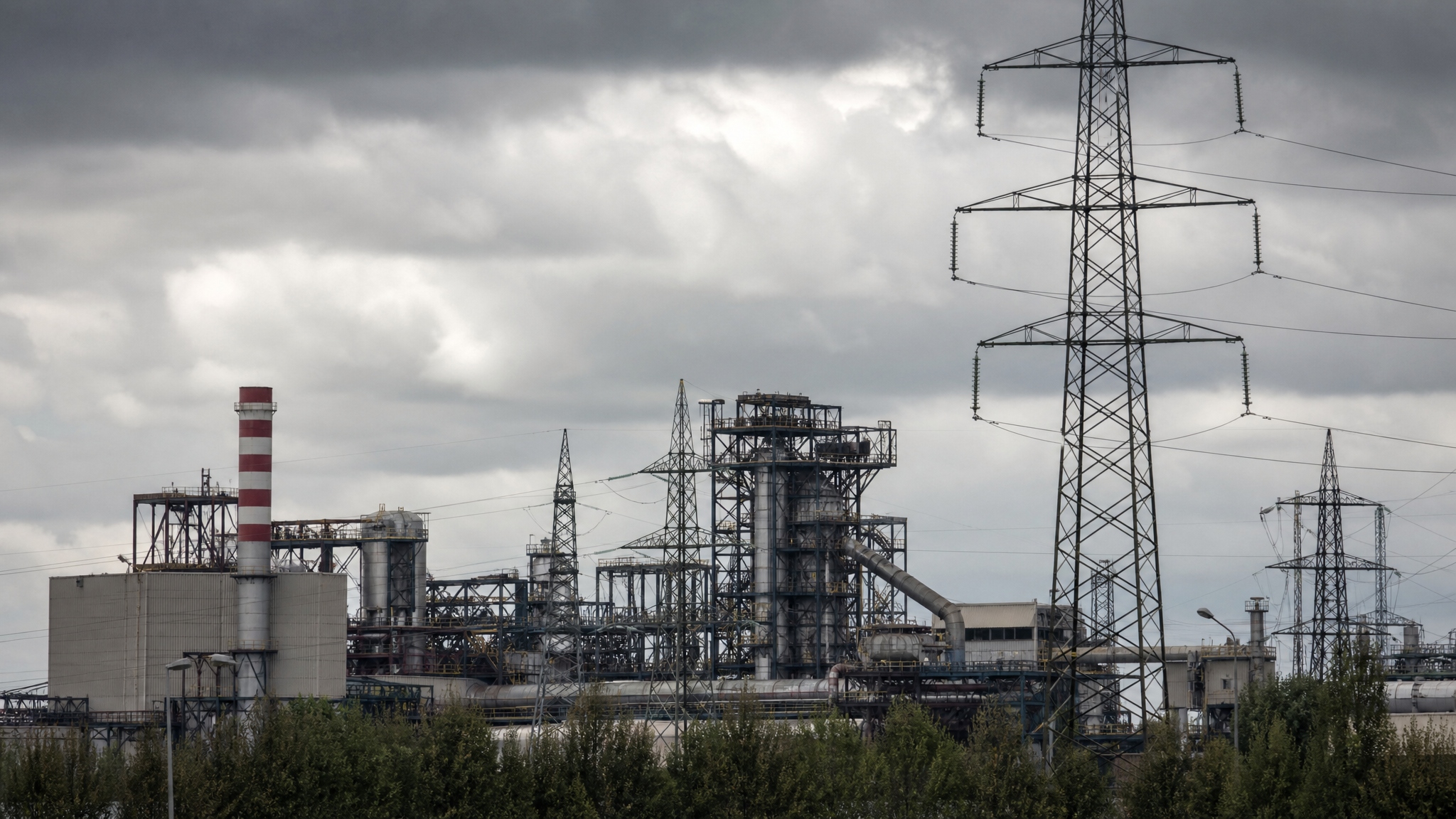OCDE Alerta: Choque nos Preços da Energia Limita Crescimento Italiano a 0,5% em 2026