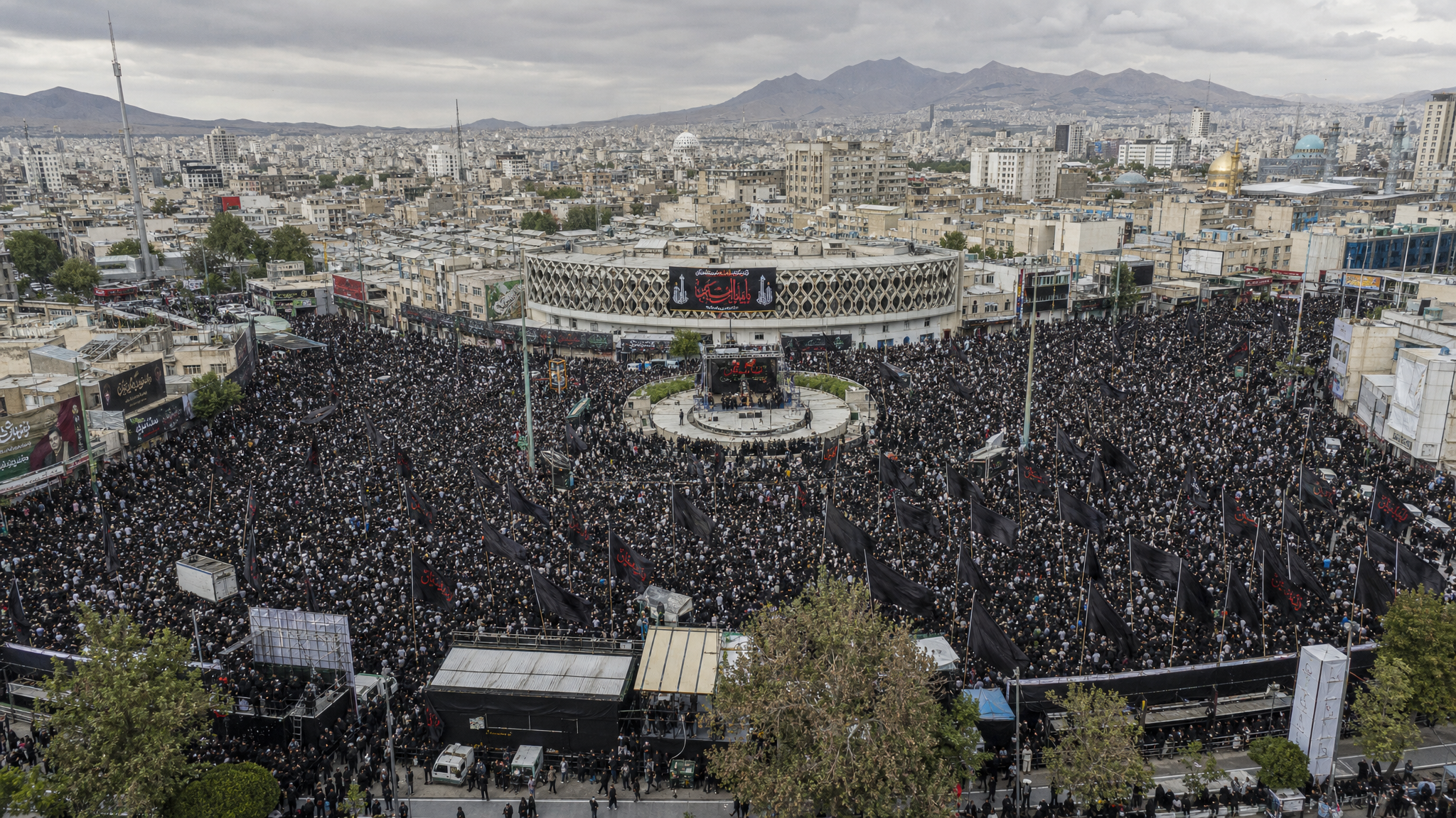 Irão despede-se de Khamenei: seis dias de cerimónias marcam fim de uma era